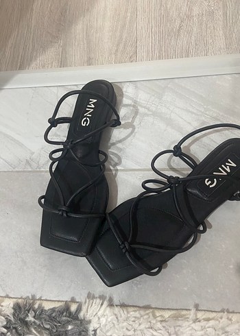 Mango MNG Siyah Elastik Bantlı Stiletto Topuklu Kadın Sandalet