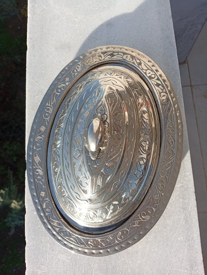 İşlemeli Parlak Beyaz Tabak ve Kapak - Görsel 2