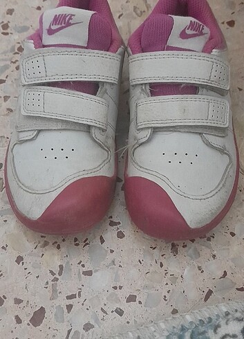 25 Beden Nike kız çocuk spor ayakkabı