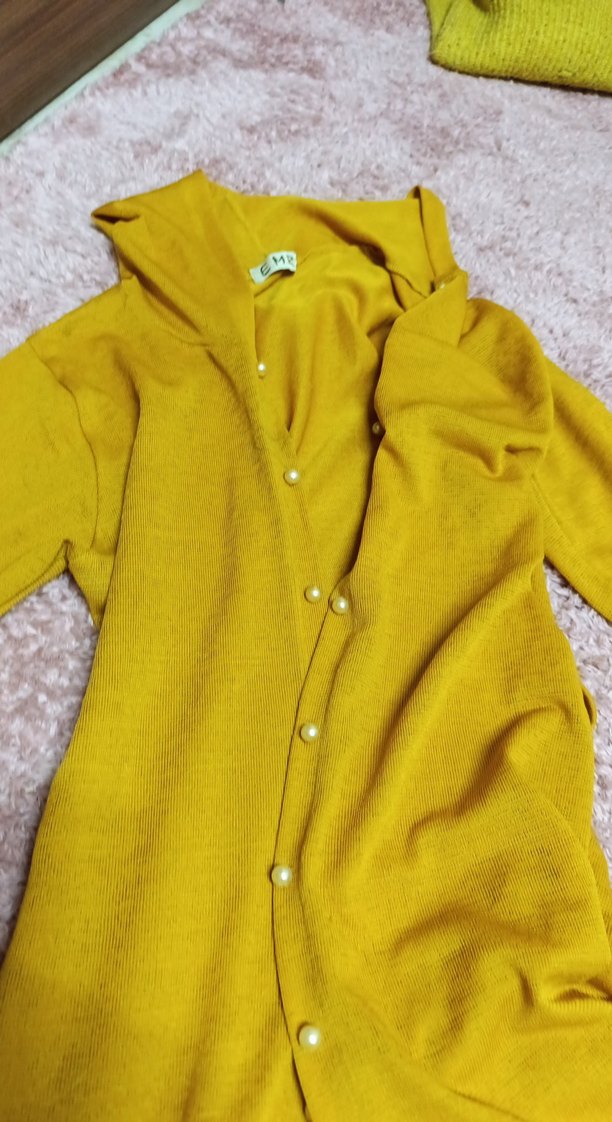 Sarı Uzun Düğmeli Hırka - Görsel 3