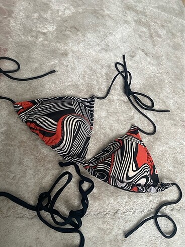 Bikini üstü ipli