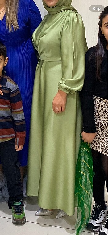 Trendyol & Milla Şu yeşili saten elbise