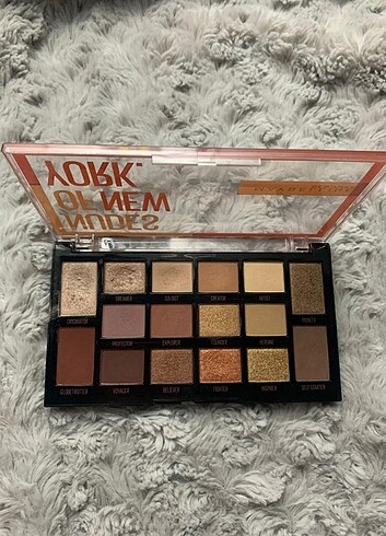 Beden Renk Maybelline Nudes of New York far paleti