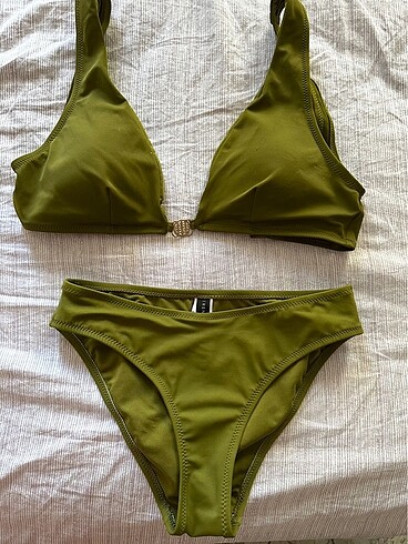 Treneyolmilla haki bikini