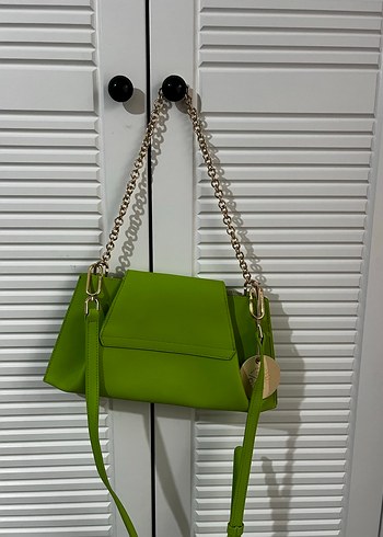 Zincir Detaylı Yeşil Deri Çanta - Görsel 2