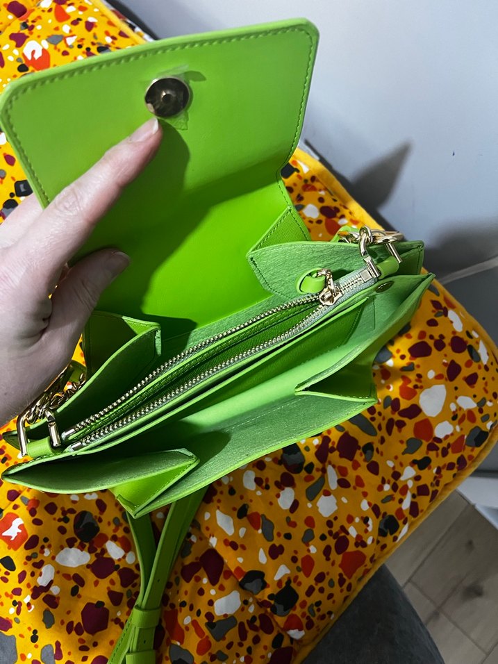 Zincir Detaylı Yeşil Deri Çanta - Görsel 3