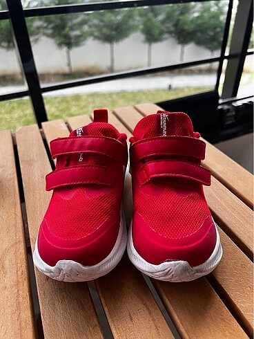 Nike spor ayakkabı ürün orijinaldır