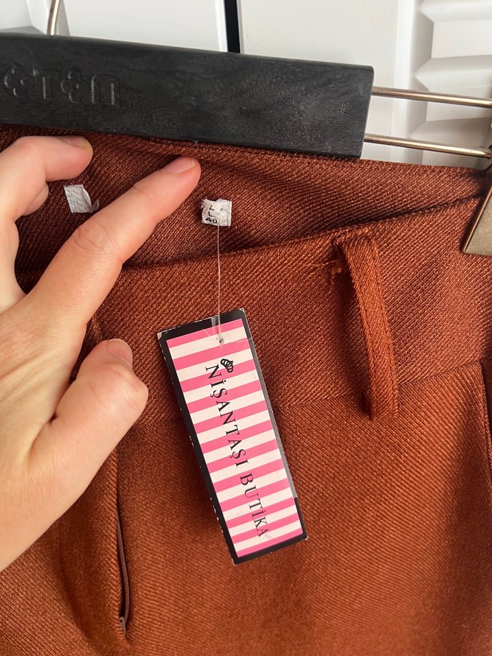 Kahverengi Düğmeli Kadın Kumaş Pantolon - Görsel 3