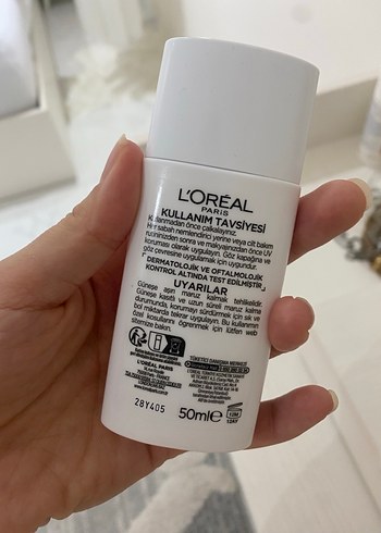 L'Oreal Paris Bright Reveal Renkli Güneş Kremi 50 ml Light - Görsel 3