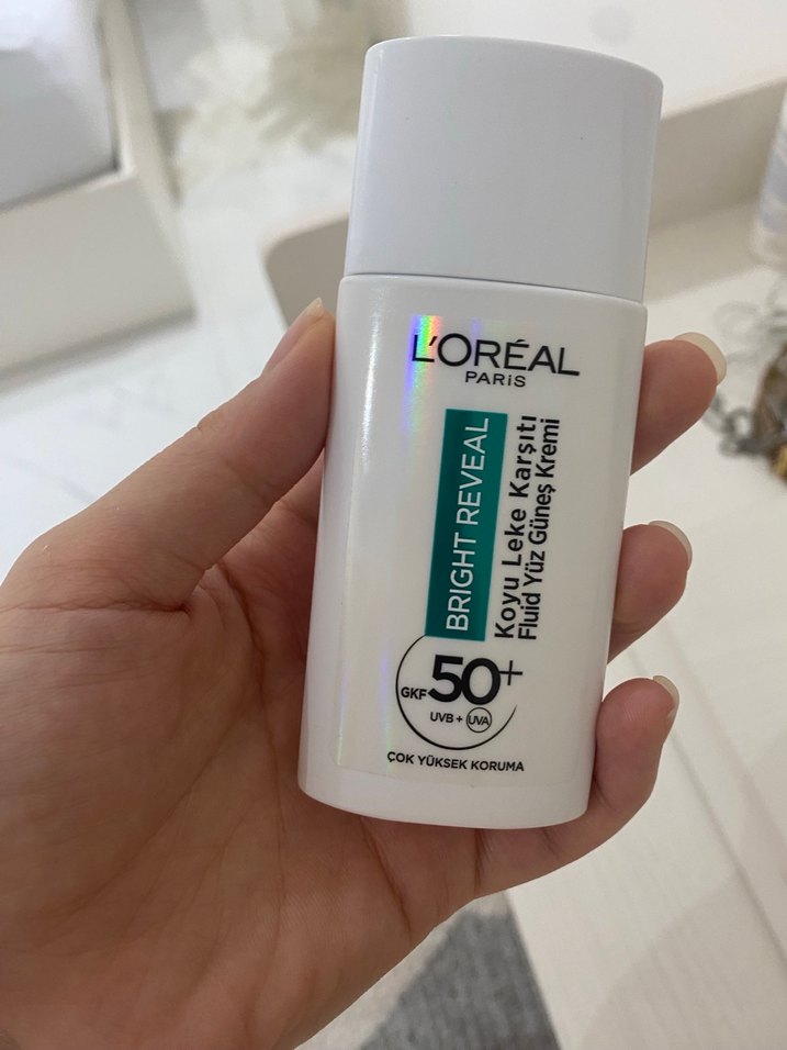 L'Oreal Paris Bright Reveal Renkli Güneş Kremi 50 ml Light - Görsel 2