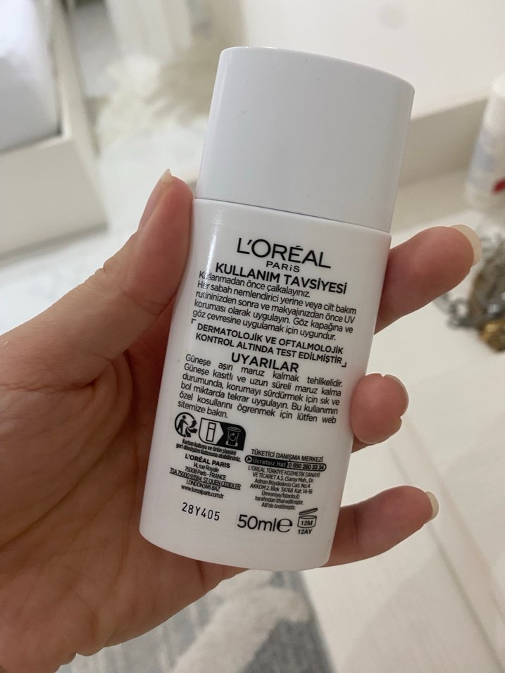 L'Oreal Paris Bright Reveal Renkli Güneş Kremi 50 ml Light - Görsel 3
