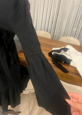 s Beden Siyah V Yakalı Nakışlı Midi Elbise