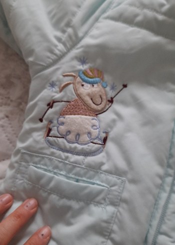 Mavi Nakışlı Bebek Montu - Görsel 3