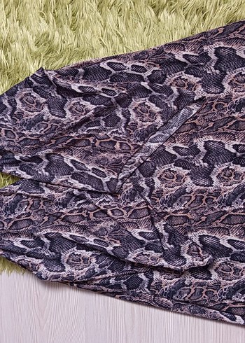 Dantel Detaylı Yılan Desenli Kadın Bluz - Görsel 2