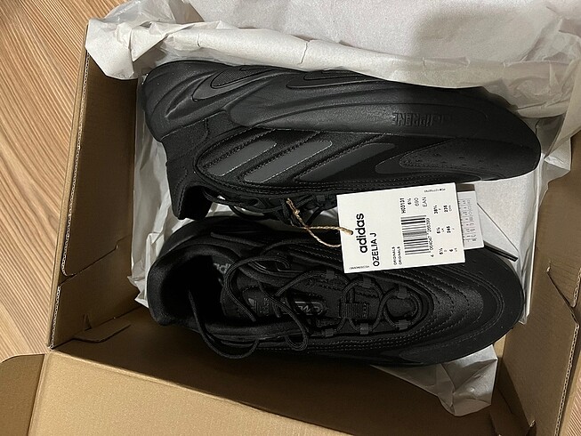Adidas Ozelia