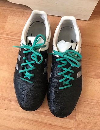 Adidas krampon