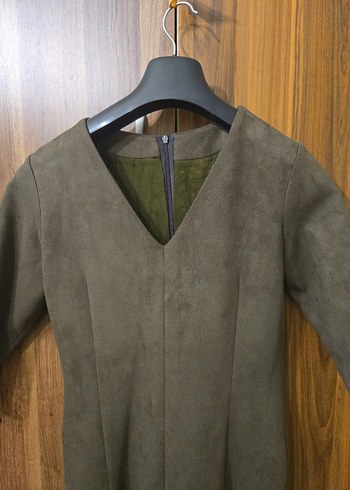 V Yaka Pile Detaylı Süet Elbise - Görsel 2