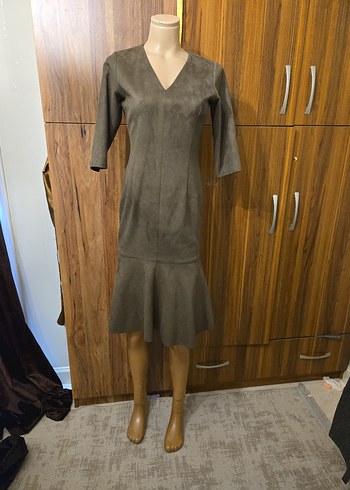 V Yaka Pile Detaylı Süet Elbise - Görsel 5