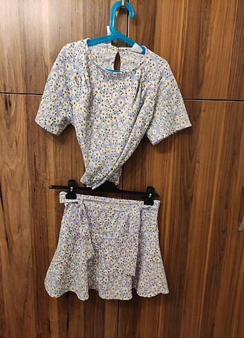 Zara çocuk şort eteği ile bluz