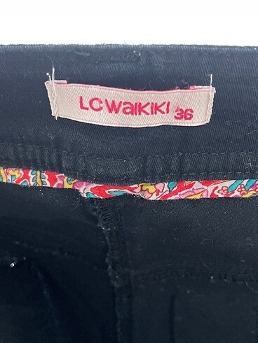 36 Beden siyah Renk LC Waikiki Jean / Kot %70 İndirimli.