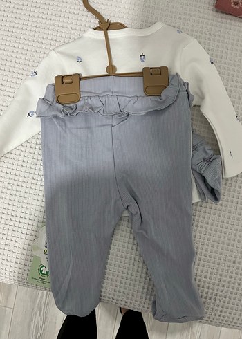 Uzun Kollu Beyaz Nakışlı Bebek Hastane Kıyafeti - Görsel 2