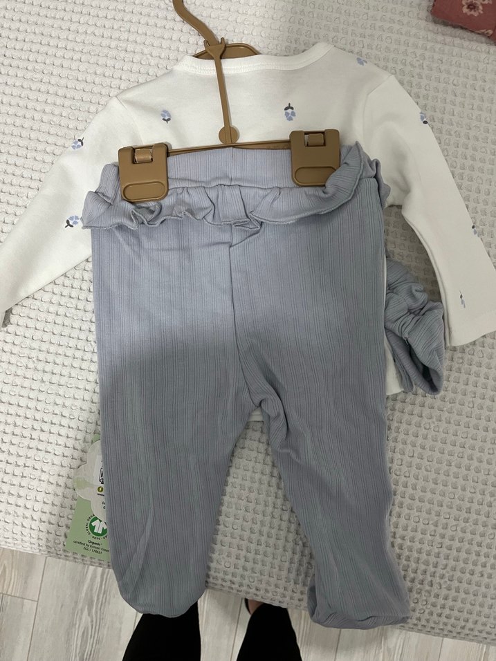 Uzun Kollu Beyaz Nakışlı Bebek Hastane Kıyafeti - Görsel 2