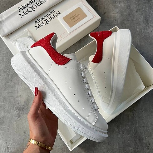 36 Beden Alexander McQueen
