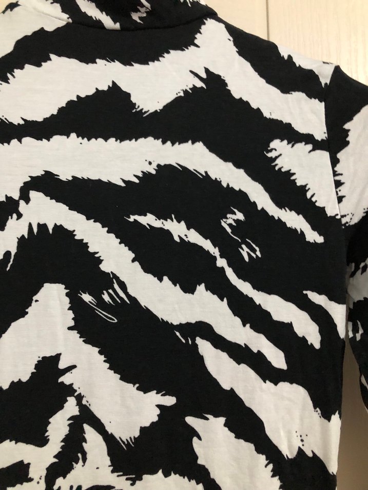 Zebra Desenli Uzun Kollu Balıkçı Yaka Bluz - Görsel 2