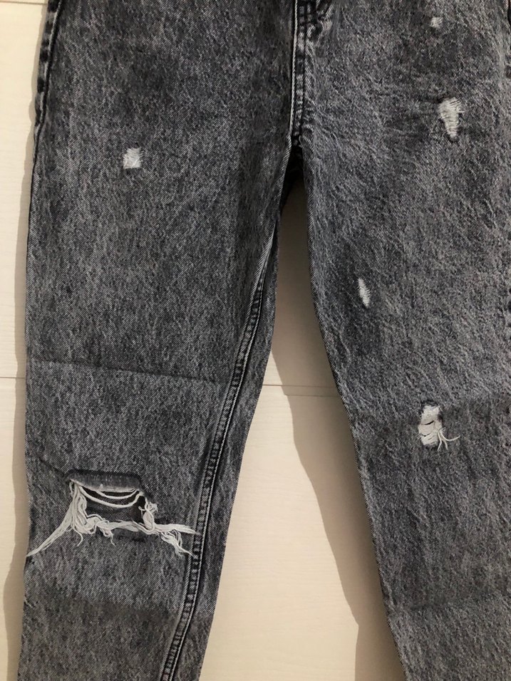 Dizleri yırtık jean - Görsel 4