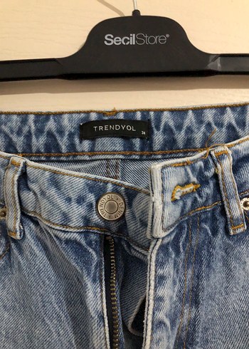 Dizleri Yırtık jean - Görsel 2