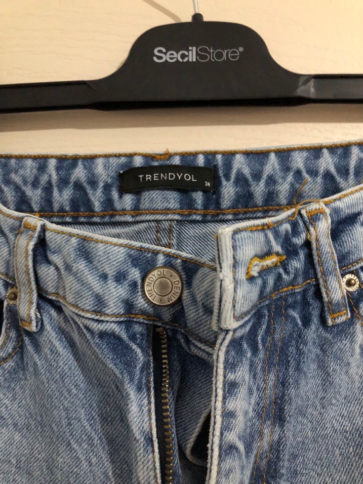 Dizleri Yırtık jean - Görsel 2