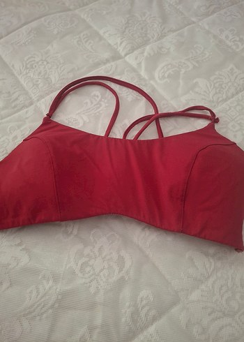m Beden Kırmızı Askılı Bikini Üstü ve Siyah Fırfırlı Mini Etek