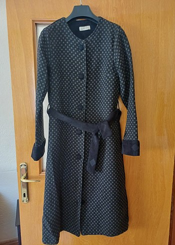 Kemerli Uzun astarsız mevsimlik mont