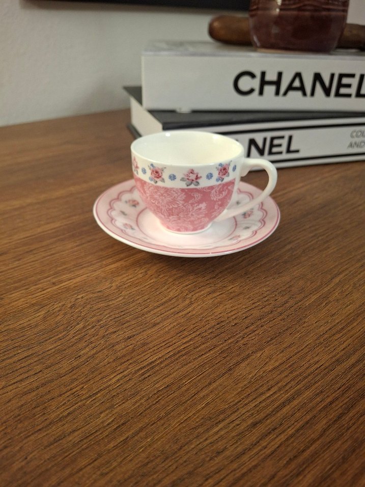 Pastel Pembe Çiçek Desenli Fincan ve Tabak - Görsel 2