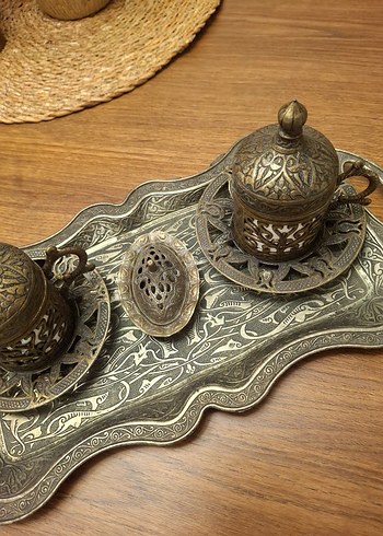 Eski İşlemeli Kahve Fincan Seti ve Tepsi - Görsel 2