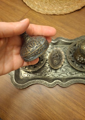 Eski İşlemeli Kahve Fincan Seti ve Tepsi - Görsel 3