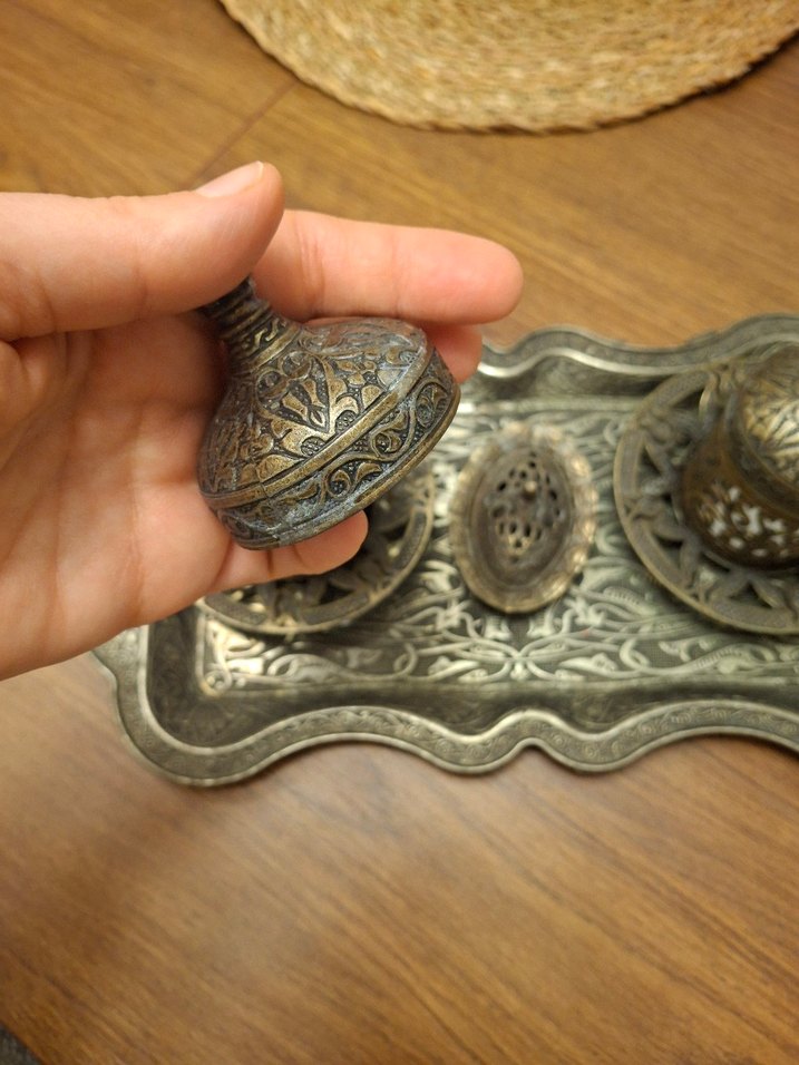 Eski İşlemeli Kahve Fincan Seti ve Tepsi - Görsel 3