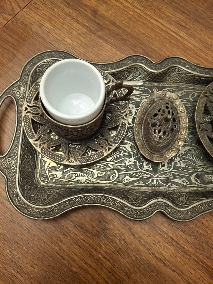 Eski İşlemeli Kahve Fincan Seti ve Tepsi - Görsel 4