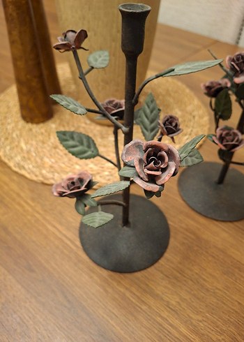 Gül Motifli Kahverengi Metal Mumluk - Görsel 2