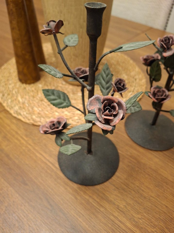 Gül Motifli Kahverengi Metal Mumluk - Görsel 2