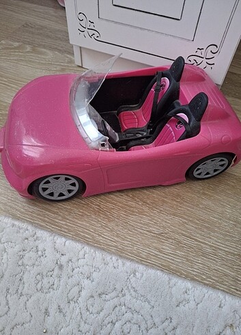 Barbie arabası