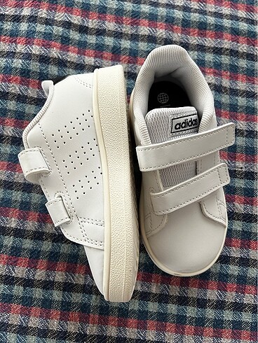 23 Beden Adidas 23,5 numara sıfır ayakkabı