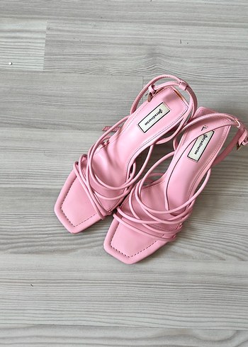 Stradivarius Pembe Topuklu Kadın Sandalet