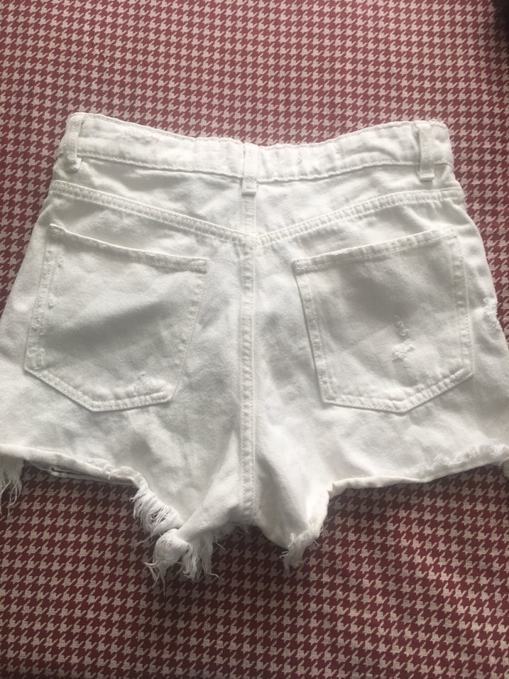 Düğmeli Beyaz Mini Kot Şort - Görsel 2