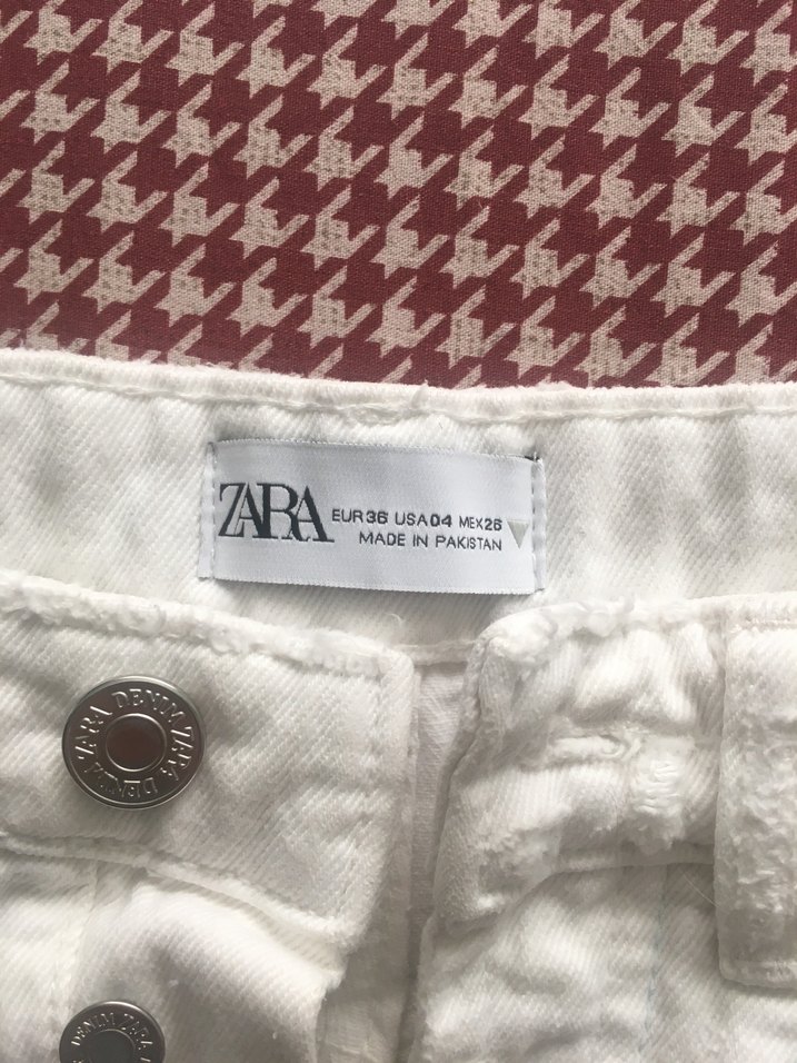 Düğmeli Beyaz Mini Kot Şort - Görsel 3