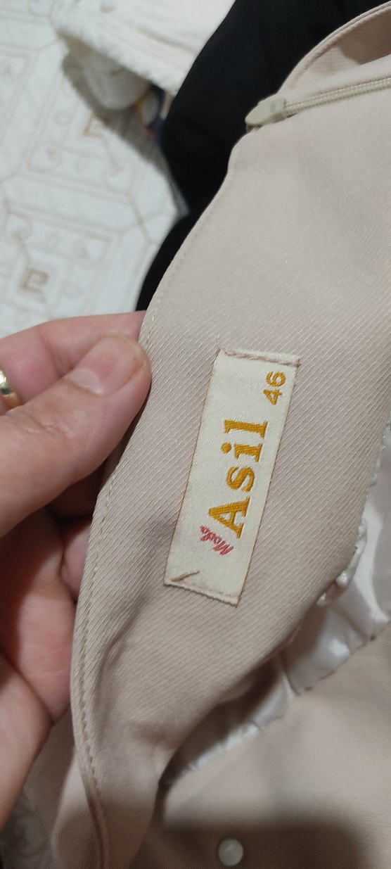 Bej Saten Gömlek & Yüksek Bel Etek Kombin — görsel 5/6