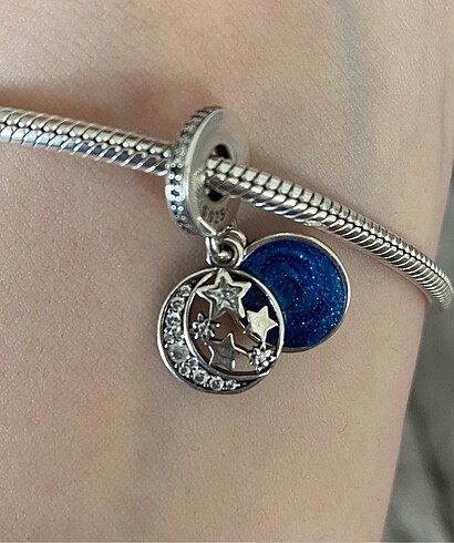 Pandora Pandora charm