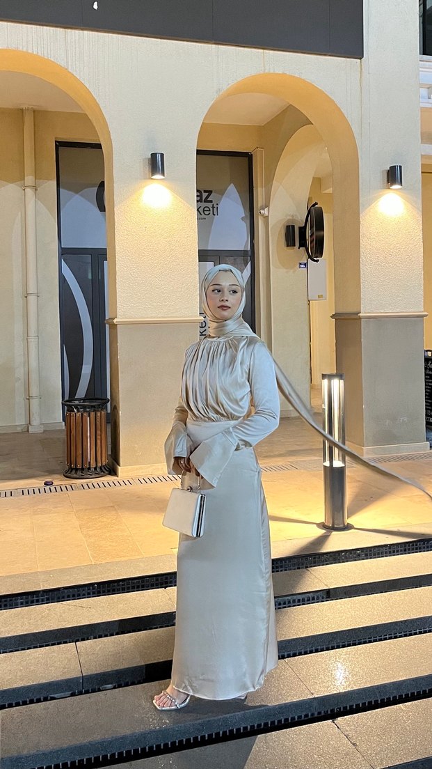 Uzun Kol Drapeli Bej Kadın Elbise - Görsel 3