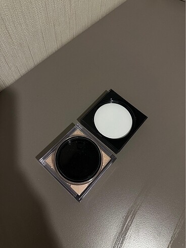 Huda beauty pudra - Görsel 3