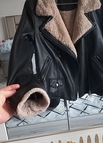 s Beden siyah Renk Bazı yerler çekimde parladı sorunu yok